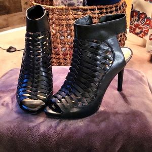 Gianni Bini, barely Worn Black Leather Woven Open Toe Sandal